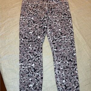 Athleta Black and White Abstract Print Yoga Leggings